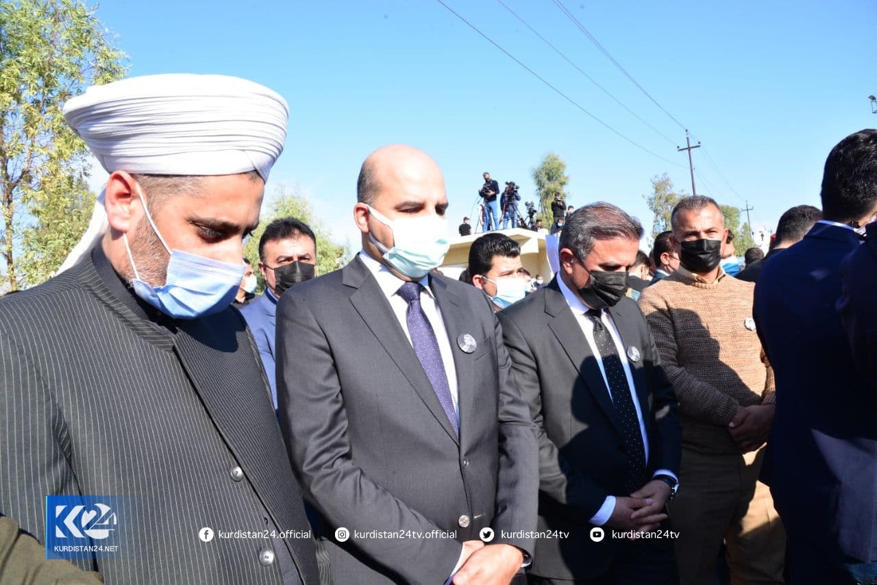 بەوێنە... هەزاران هاووڵاتی لە چاوەڕوانیی تەرمی فرسەت سۆفیدان 